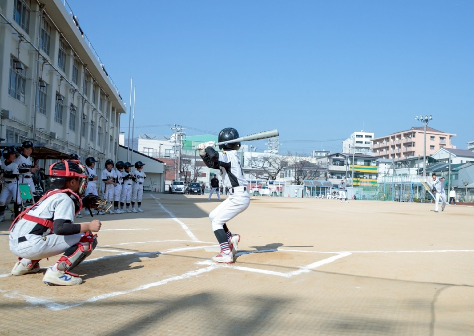 校庭で行われた野球教室
